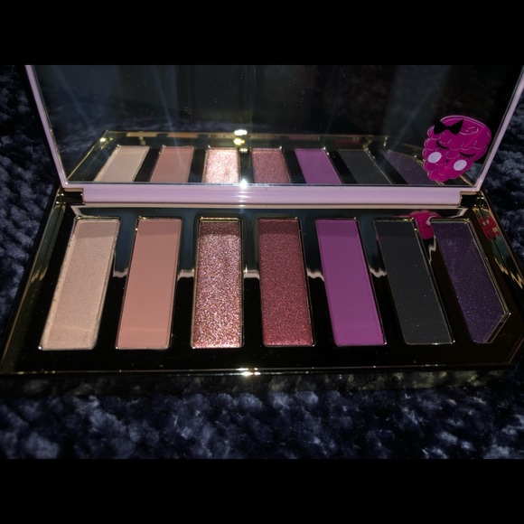 Too Faced Razzle Dazzle Berry Eyeshadow Palette - Picture 11 of 11